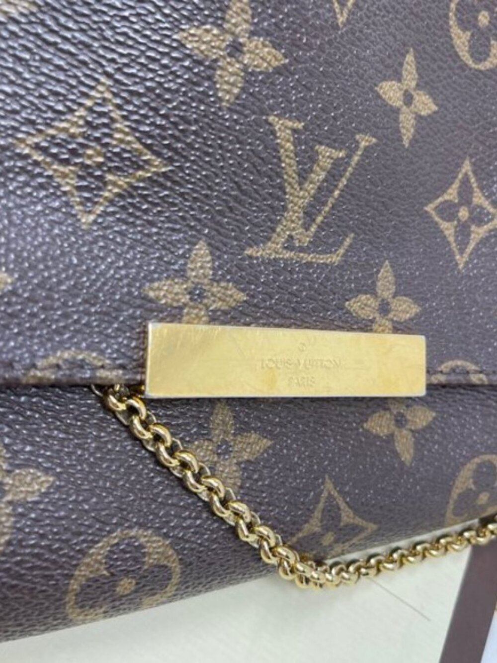 LOUIS VUITTON Monogram Favorite MM Crossbody Bag - Picture 4 of 16